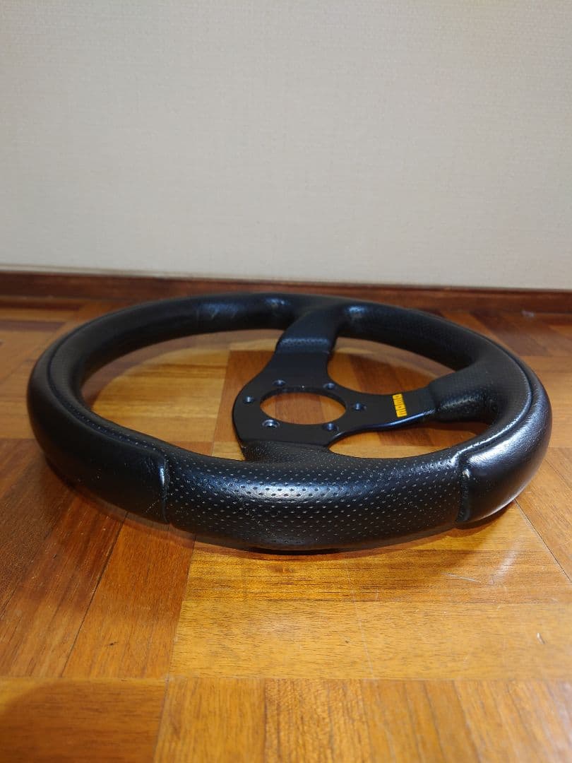 momo ステアリング 30パイ