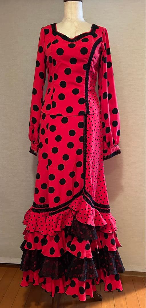 中古美品アトリエナオミ　フラメンコドレス 赤と黒の水玉模様ツーピース