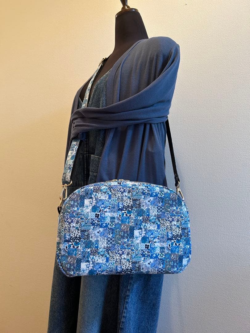 n.k.d♡リバティ カジュアルショルダーバッグ　マチ10cm