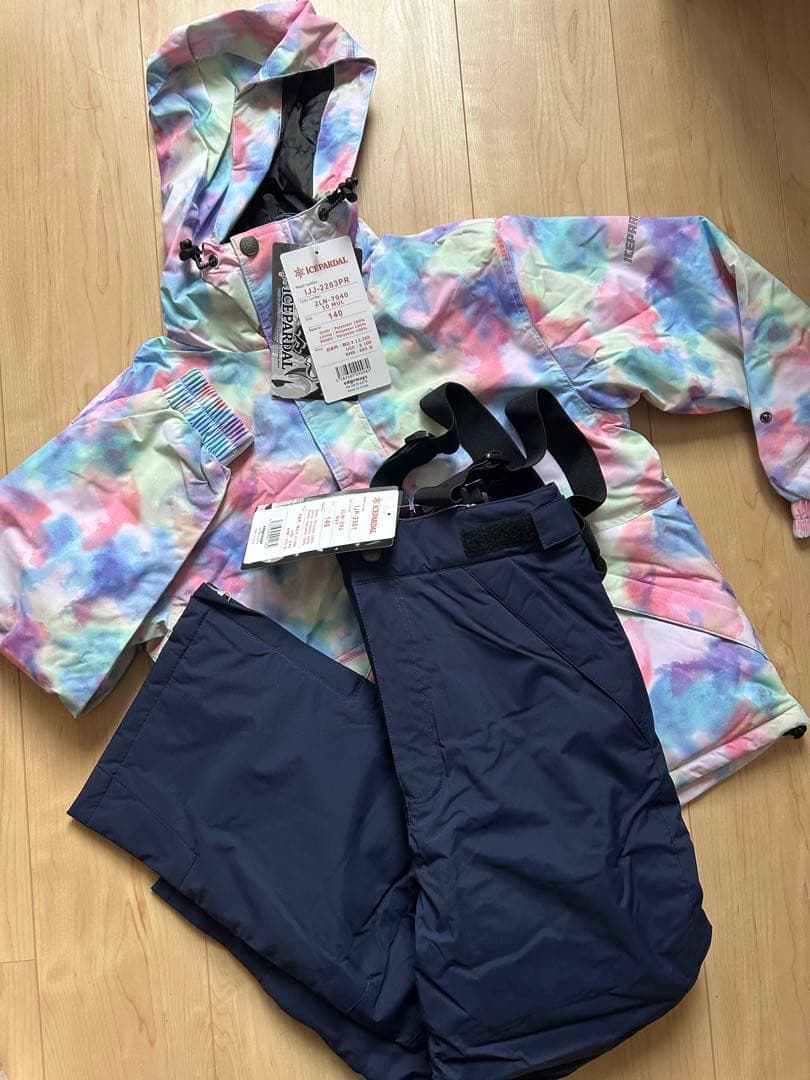 子供用スキーウェアセット（ジャケット・パンツ）