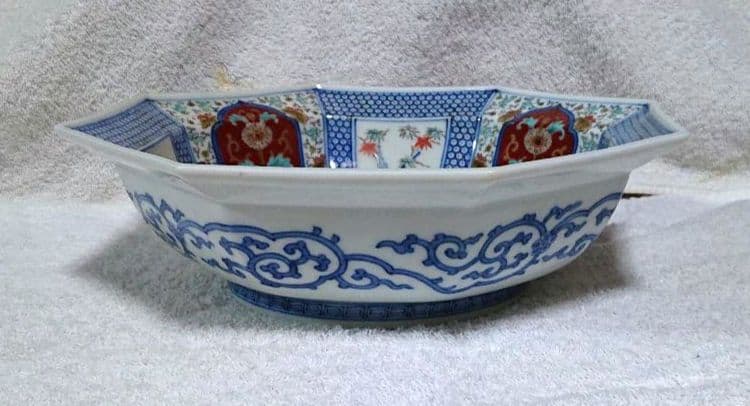 十二代柿右衛門八角形の青赤花柄鉢A415