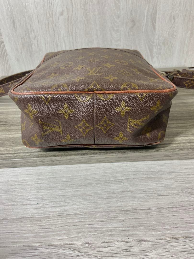 ルイヴィトン　ショルダーバッグ　モノグラム　プチマルソー　レザー　肩掛け