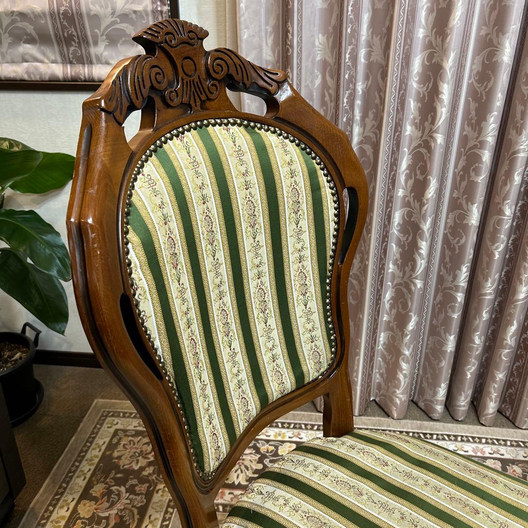 西洋スタイルのストライプ椅子