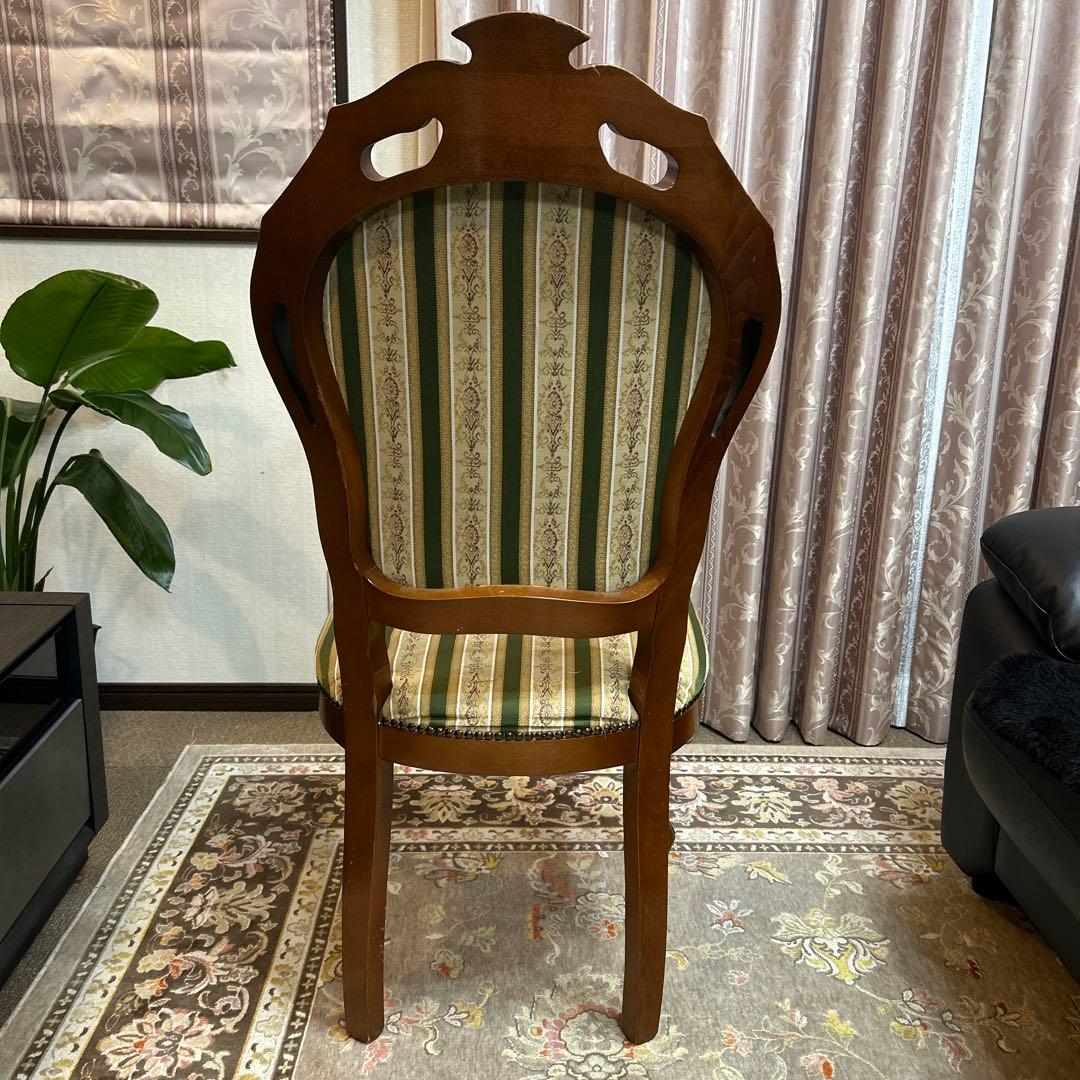 西洋スタイルのストライプ椅子