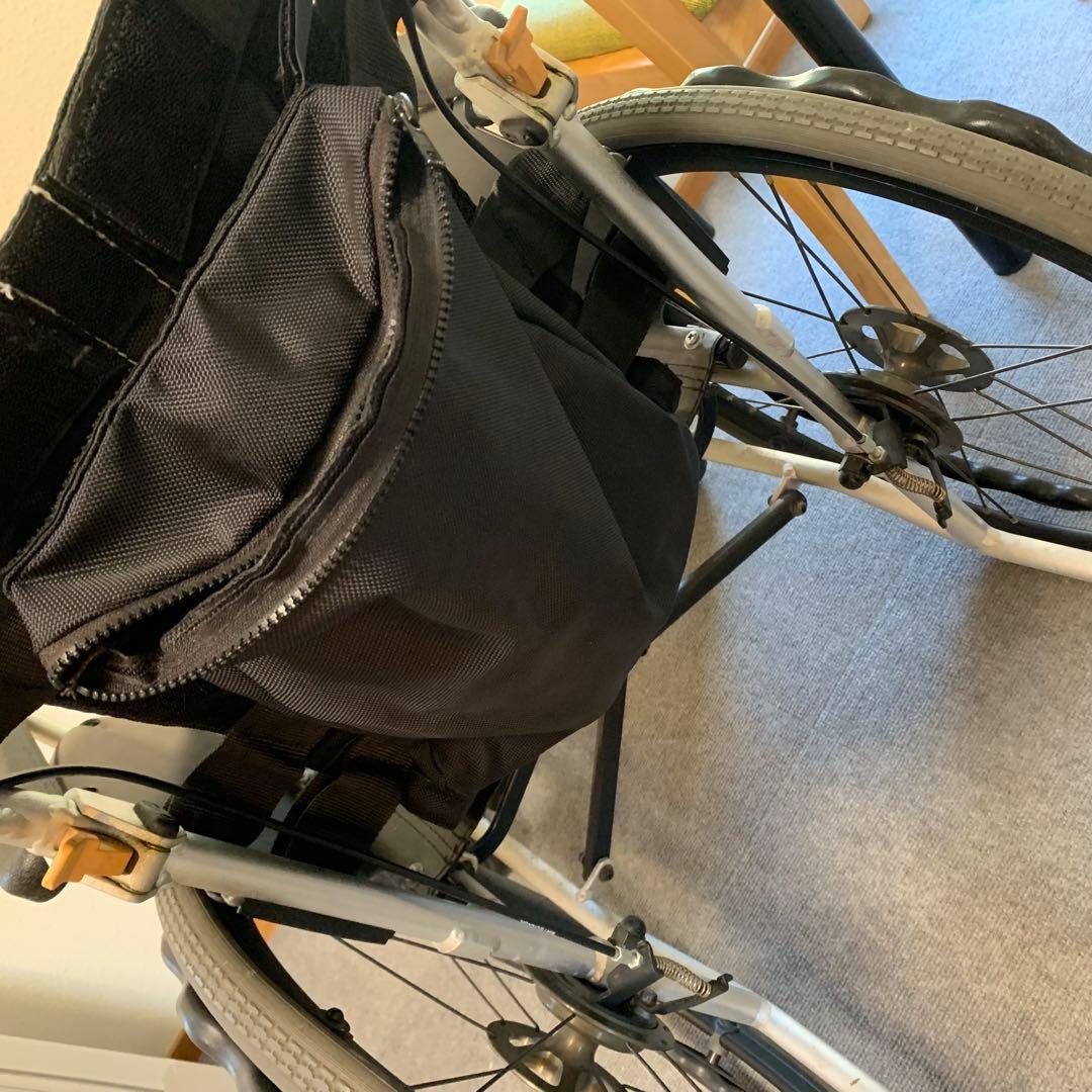 介助用車椅子　介護　黒