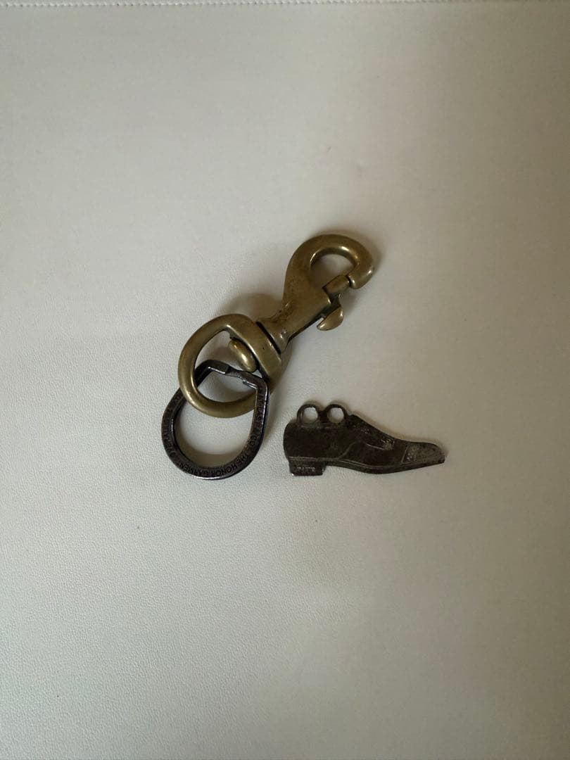 Atlast&co キーリング 店舗と同様のヴィンテージチャーム付き