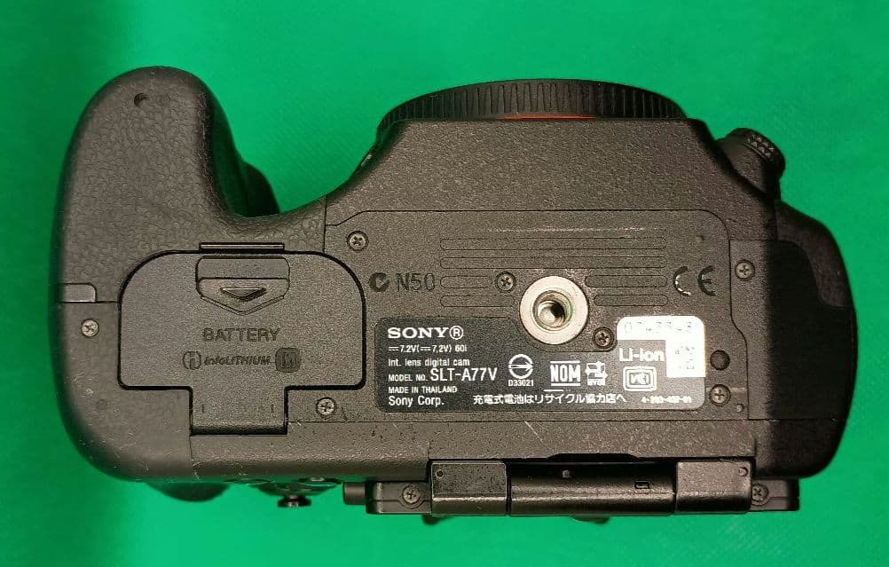 じ*ゃ様 SONY α77 SLT-A77V 高速連写ボディ バッテリー2個・充