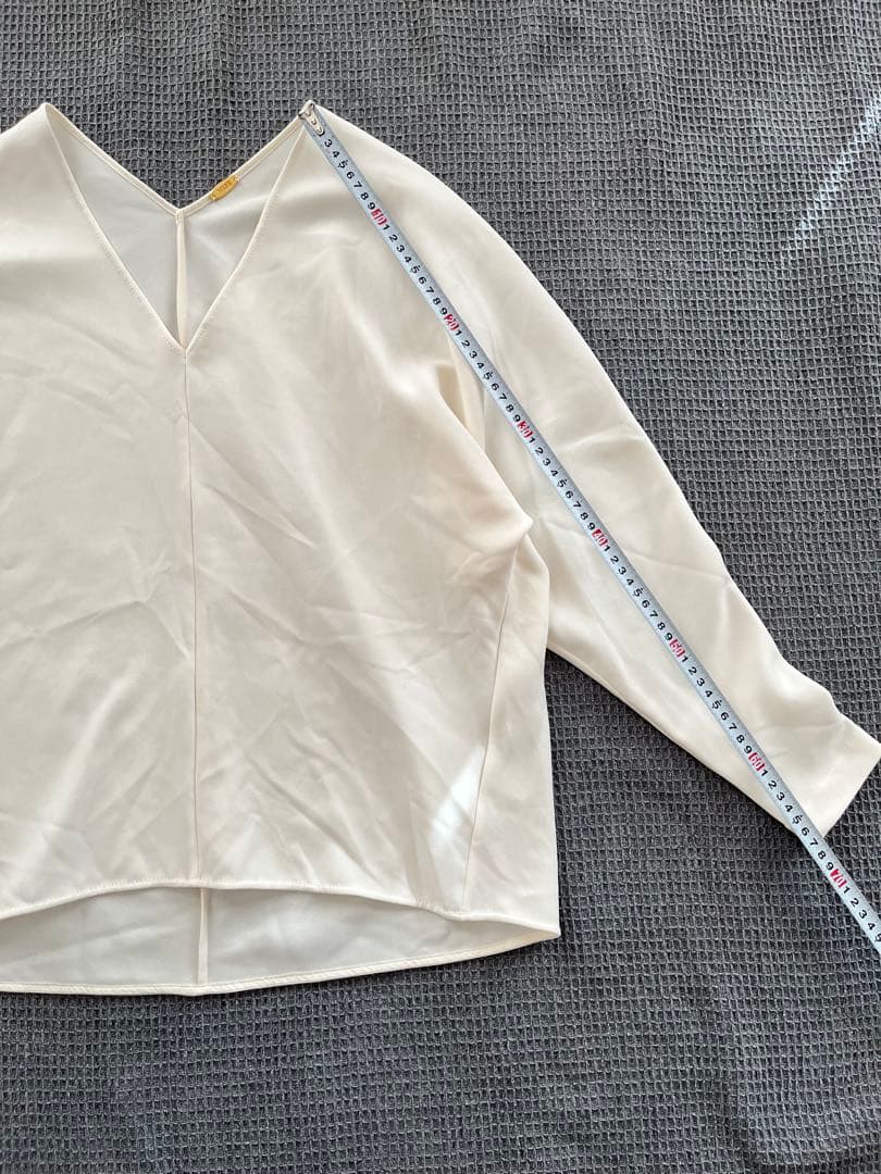 MUSE Deuxieme ClasseトリアセジョーゼットVネックプルオーバー