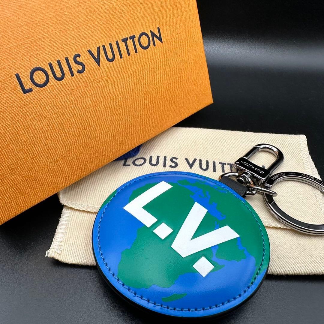 未使用級✨　ルイヴィトン　キーホルダー　M68307　ロゴ　刻印　1382