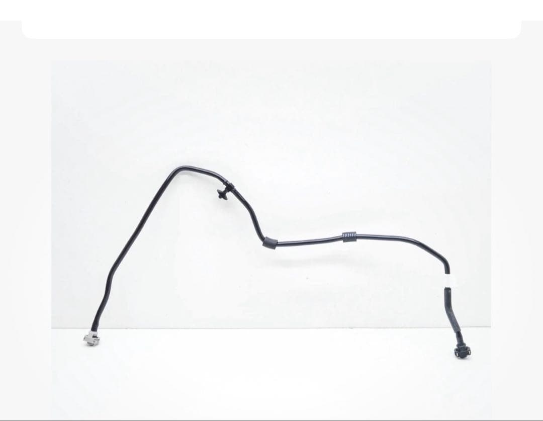 アウディS5 クーラントホース8W0121081DA