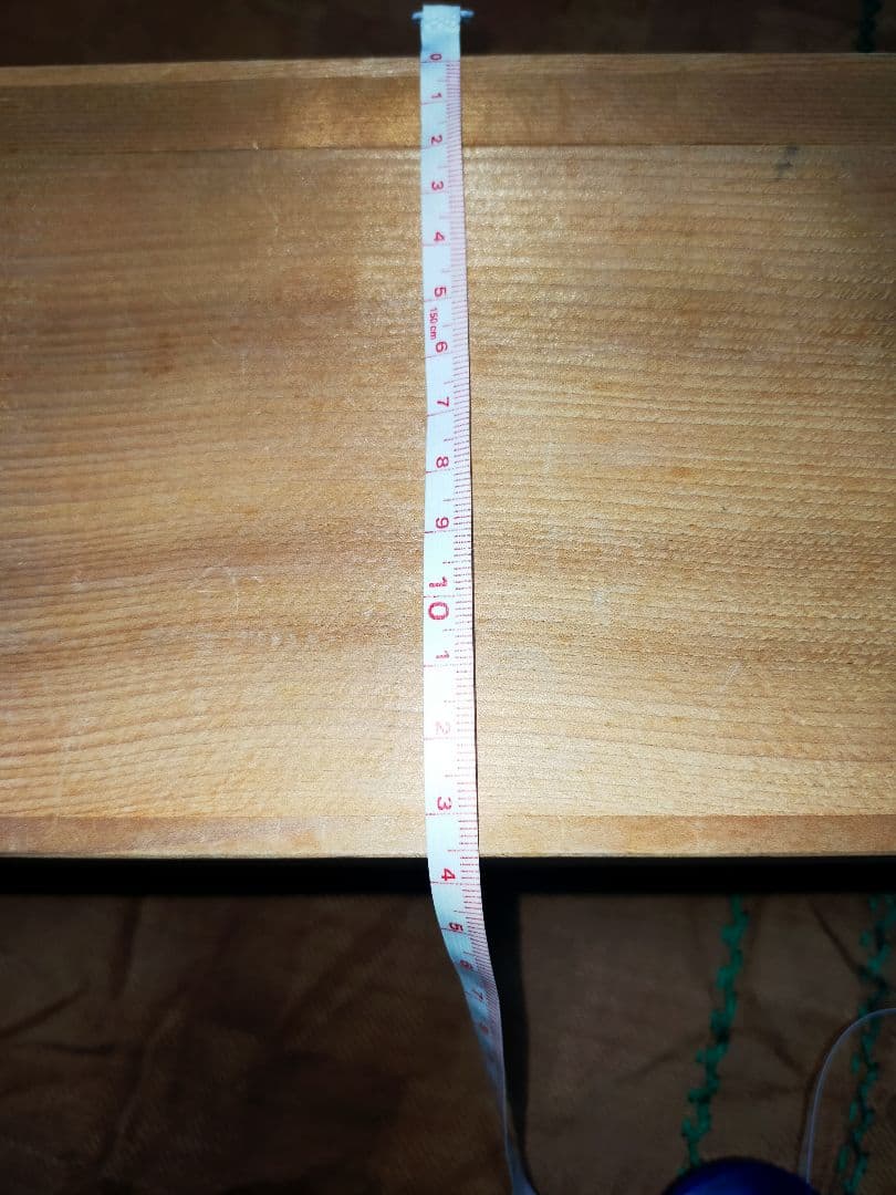 手に持つとしっくり来るという表現がピッタリの写真よりも実物の方が鼠色っぽ鶴首壷