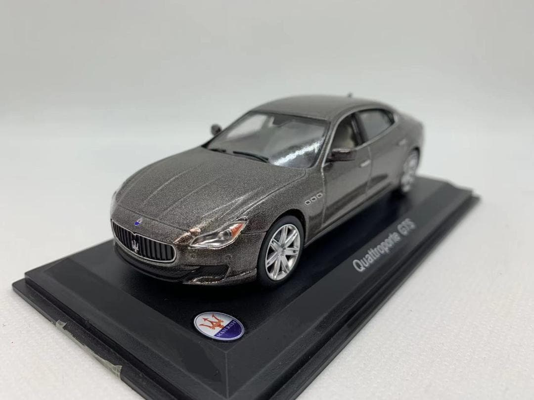 402-407 1/43 マセラティ Quattroporte GTS