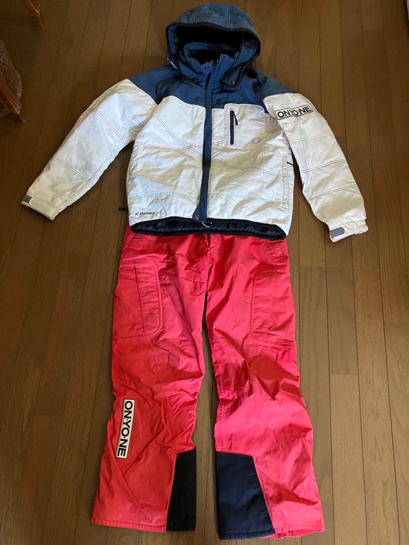 ONYONE オンヨネスキーウェア 上下フード付き ホワイトネイビー/レッド