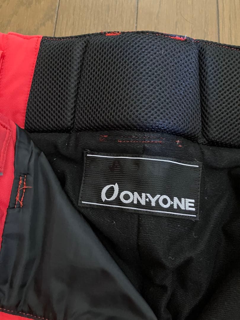 ONYONE オンヨネスキーウェア 上下フード付き ホワイトネイビー/レッド