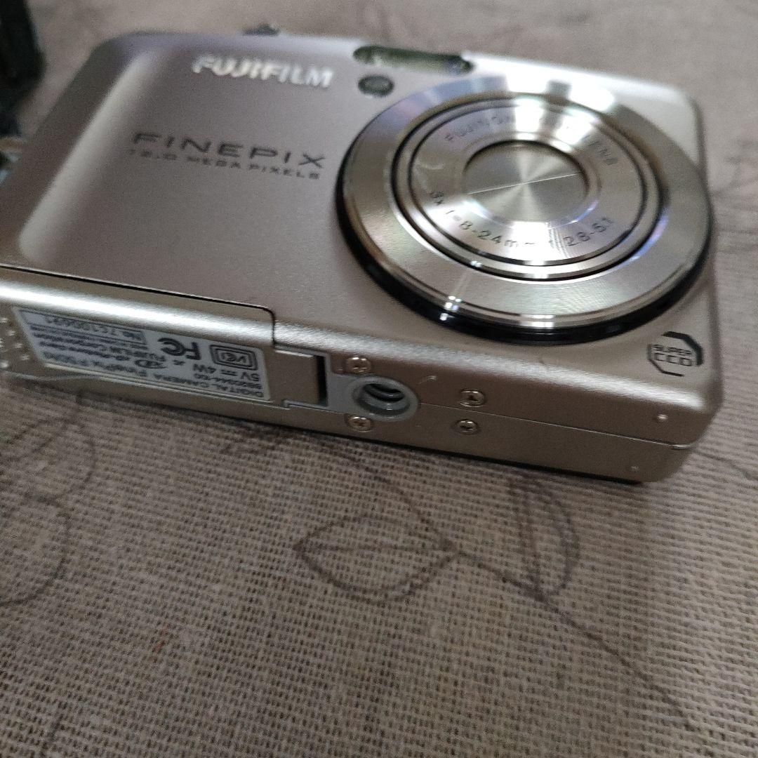 FUJIFILM FinePix F50fd シルバー