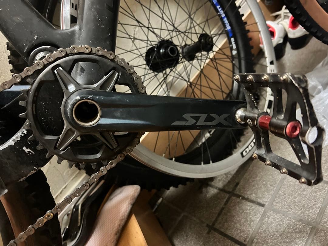 SLXクランクセット ブラック フラットペダル付き