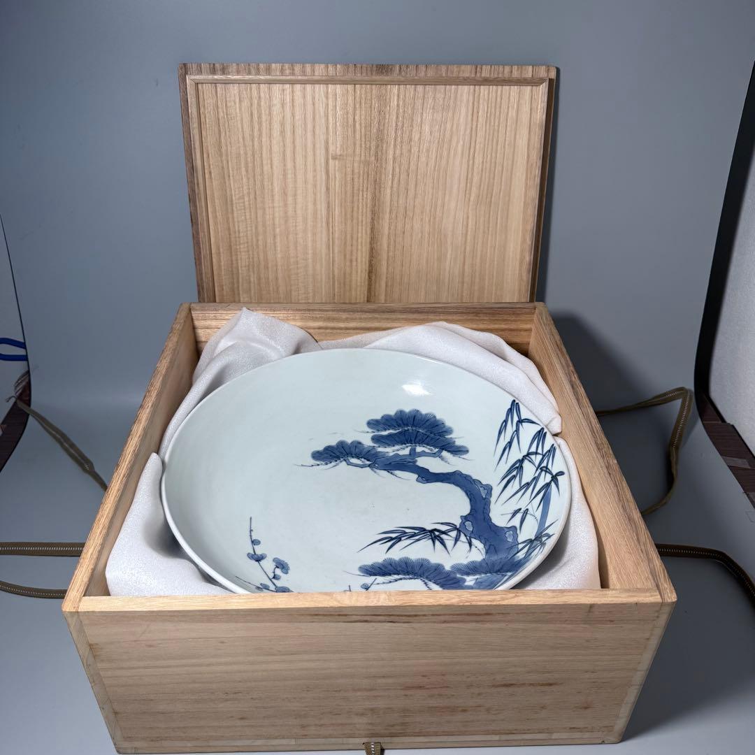 江戸後期　染付松竹梅大皿　後期鍋島　三方兜唐花文　高台櫛目文　桐箱付　34cm