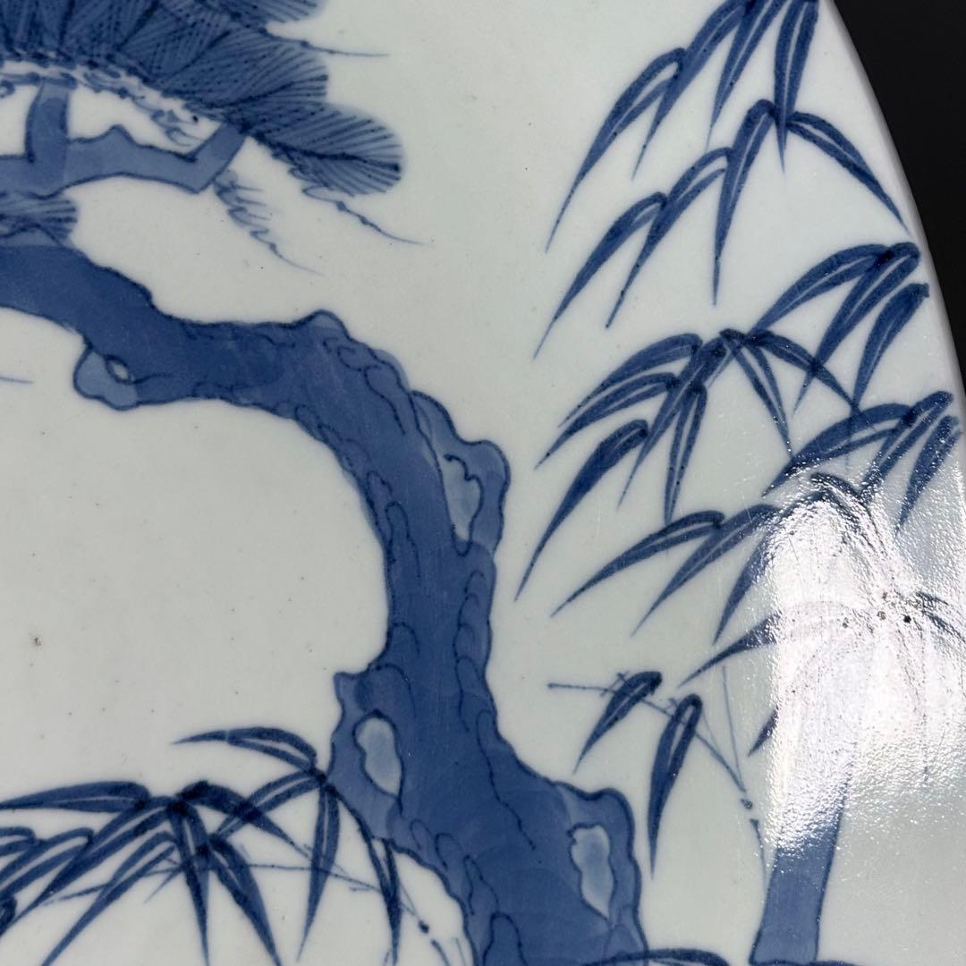 江戸後期　染付松竹梅大皿　後期鍋島　三方兜唐花文　高台櫛目文　桐箱付　34cm