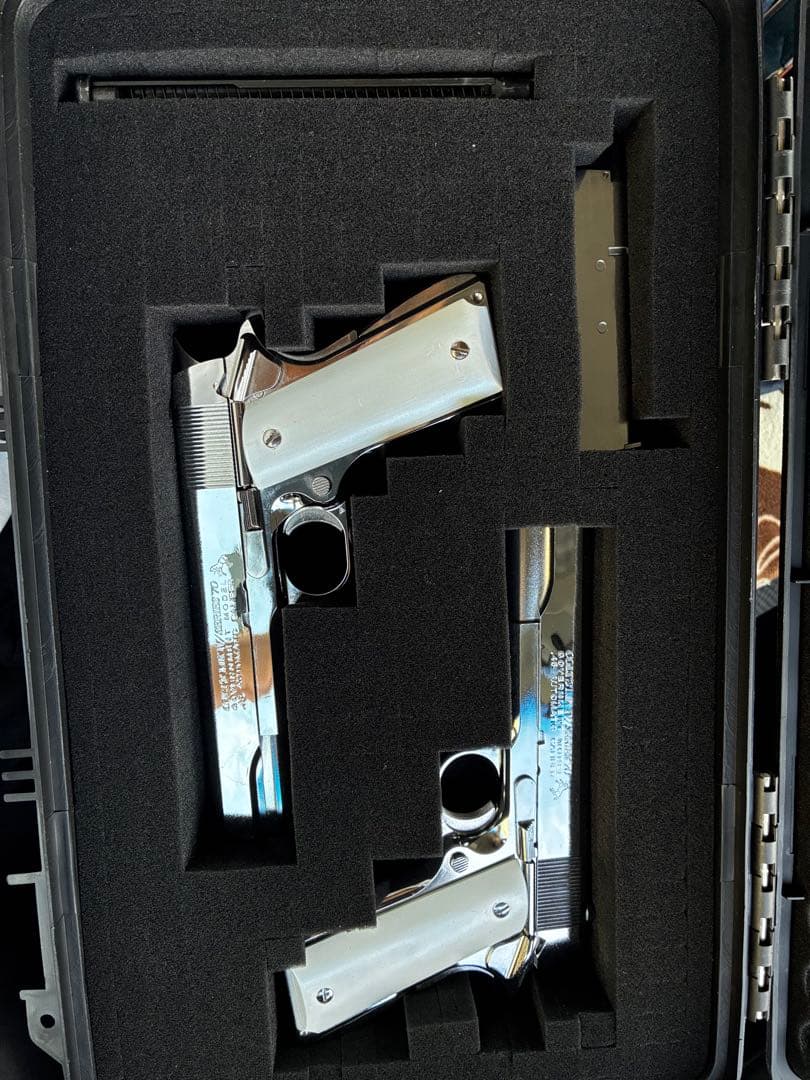 1911 ガバメント　ニッケルフィニッシュ　エアガン ケース付き ガスガン