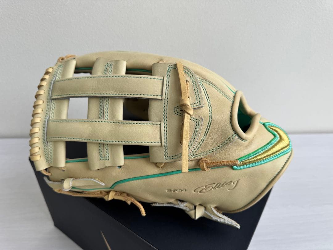 世界限定Nike shado 左用グローブ　16／30