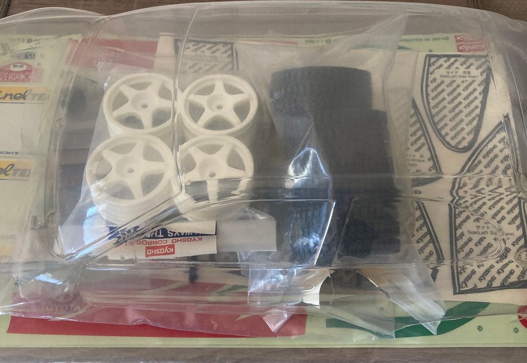 京商 ピュアテン カローラWRC ボディとタイヤホイール