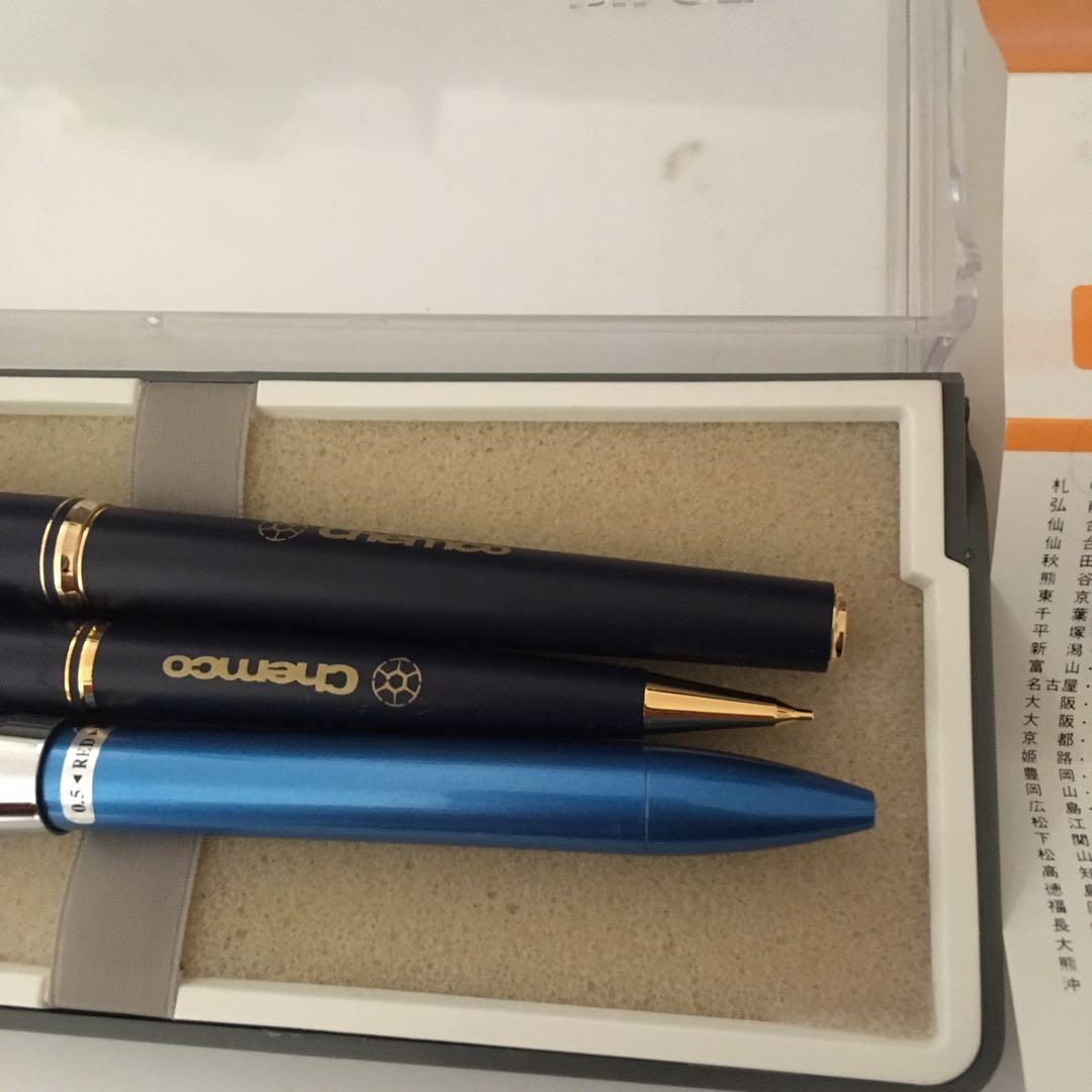 パイロットボールペン　ぺんてるビクーニャ