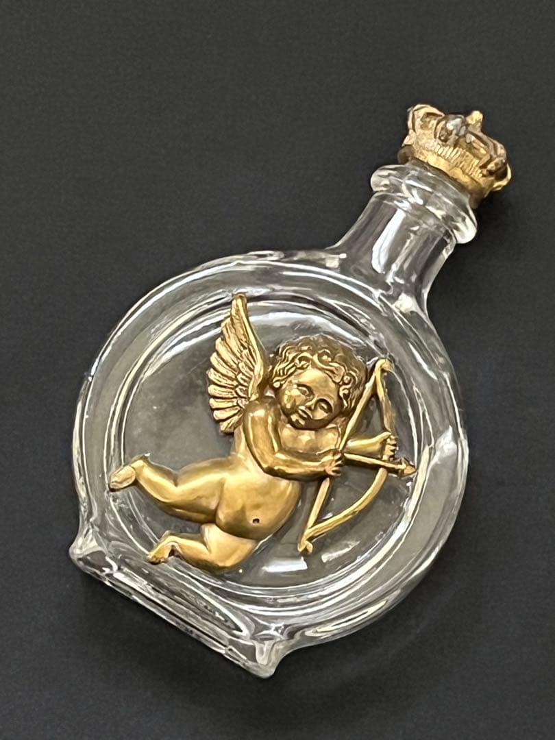 アンティークヴィンテージ 香水瓶天使キューピッド 真鍮装飾 ガラスボトル王冠