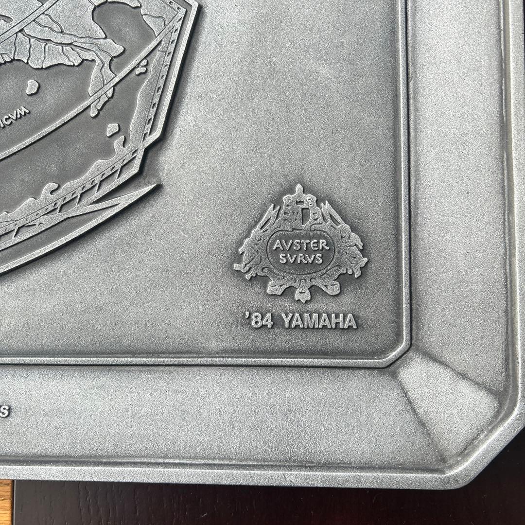 金属製の地図彫刻トレイ　壁掛け