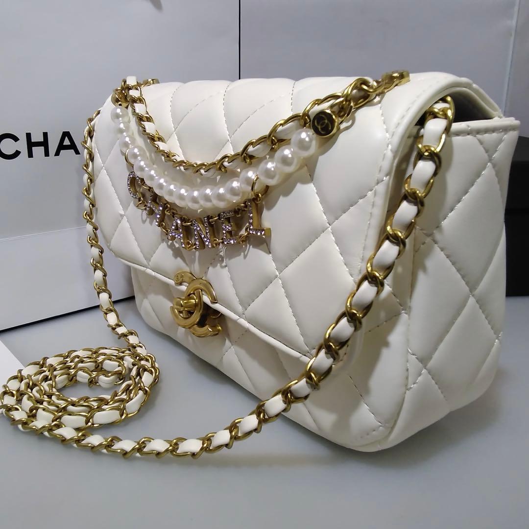 CHANEL 〈シャネル〉ノベルティ パールビジュー付　ホワイトショルダーバッグ