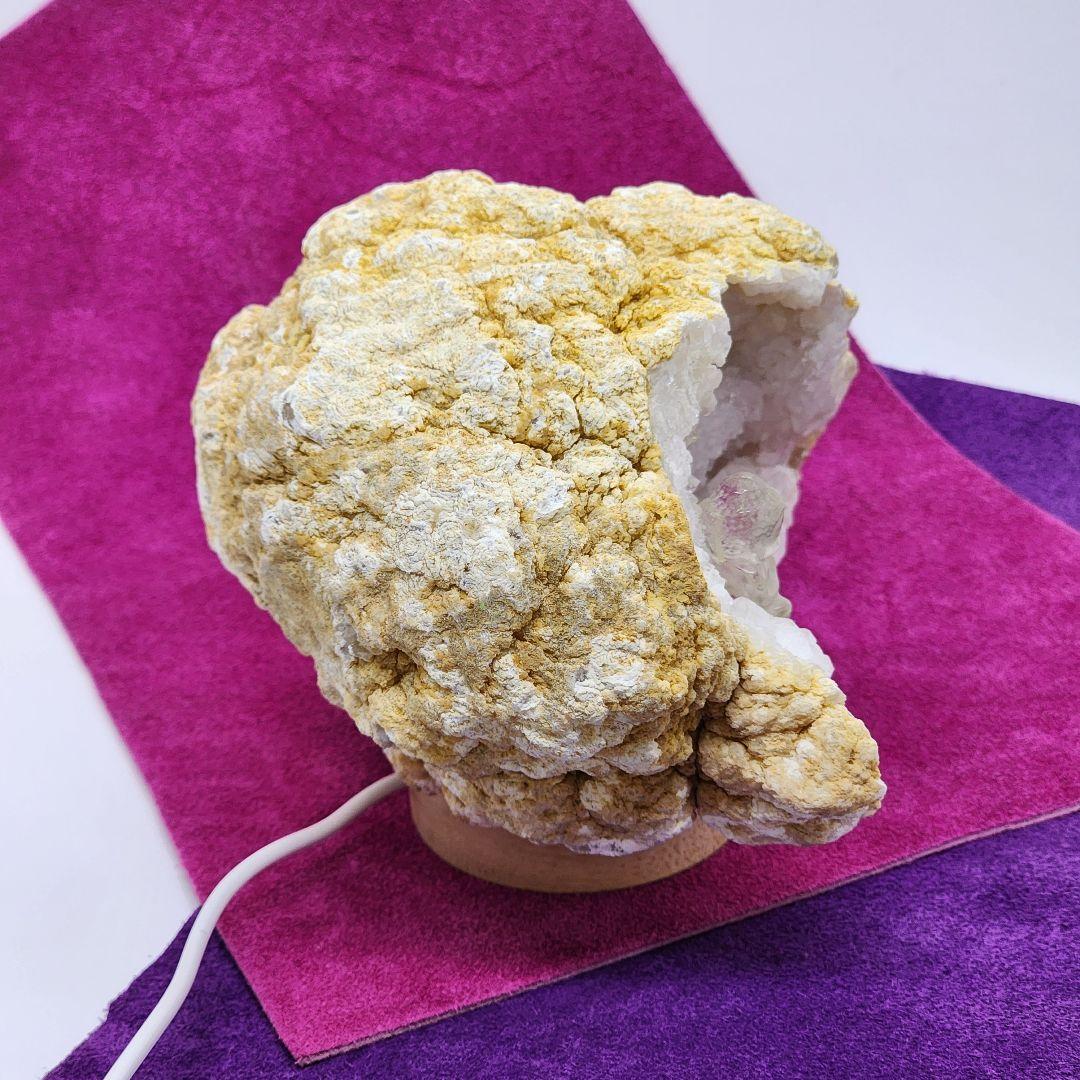 水晶ジオード ミニ大仏様付 ライト付