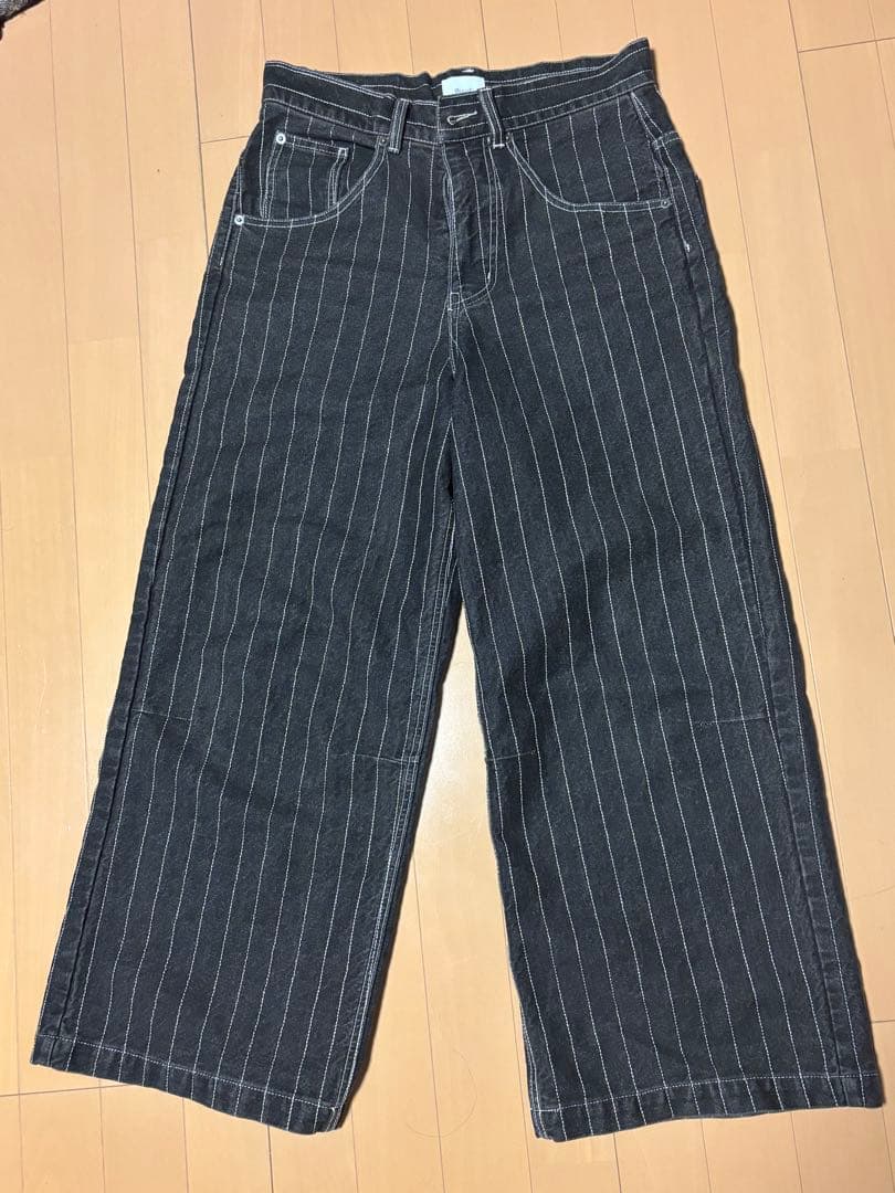 BLESSU ブレスユー　ブラックストライプ ワイドパンツ　sサイズ