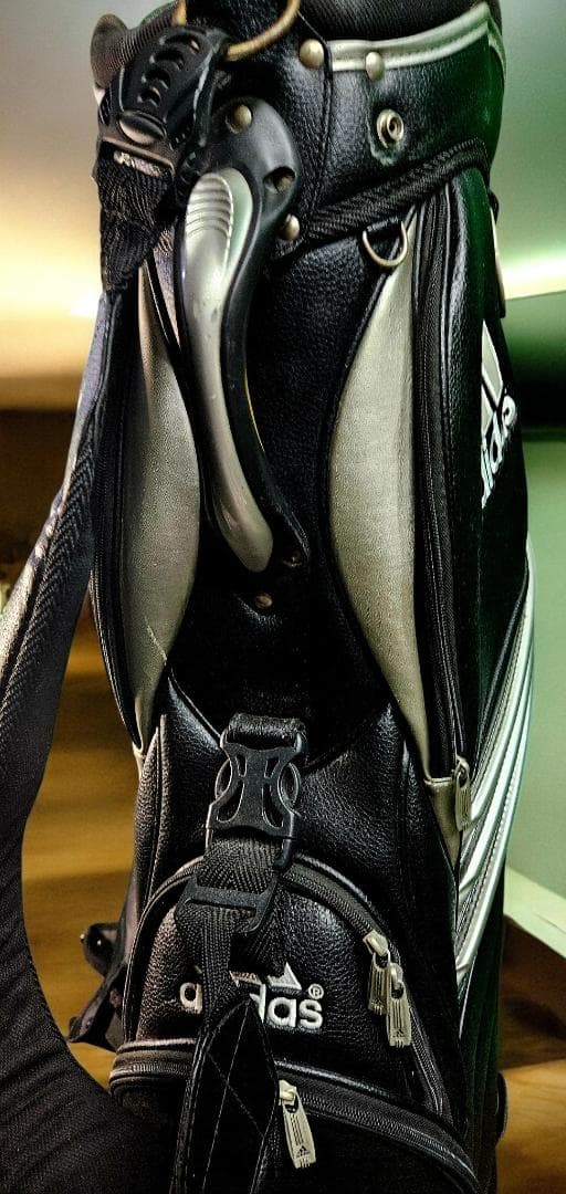 送料無料/美品　adidas ブラック キャディバッグ ストライプデザイン