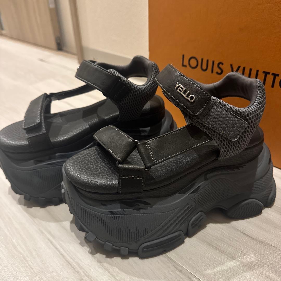 YELLO 厚底サンダル