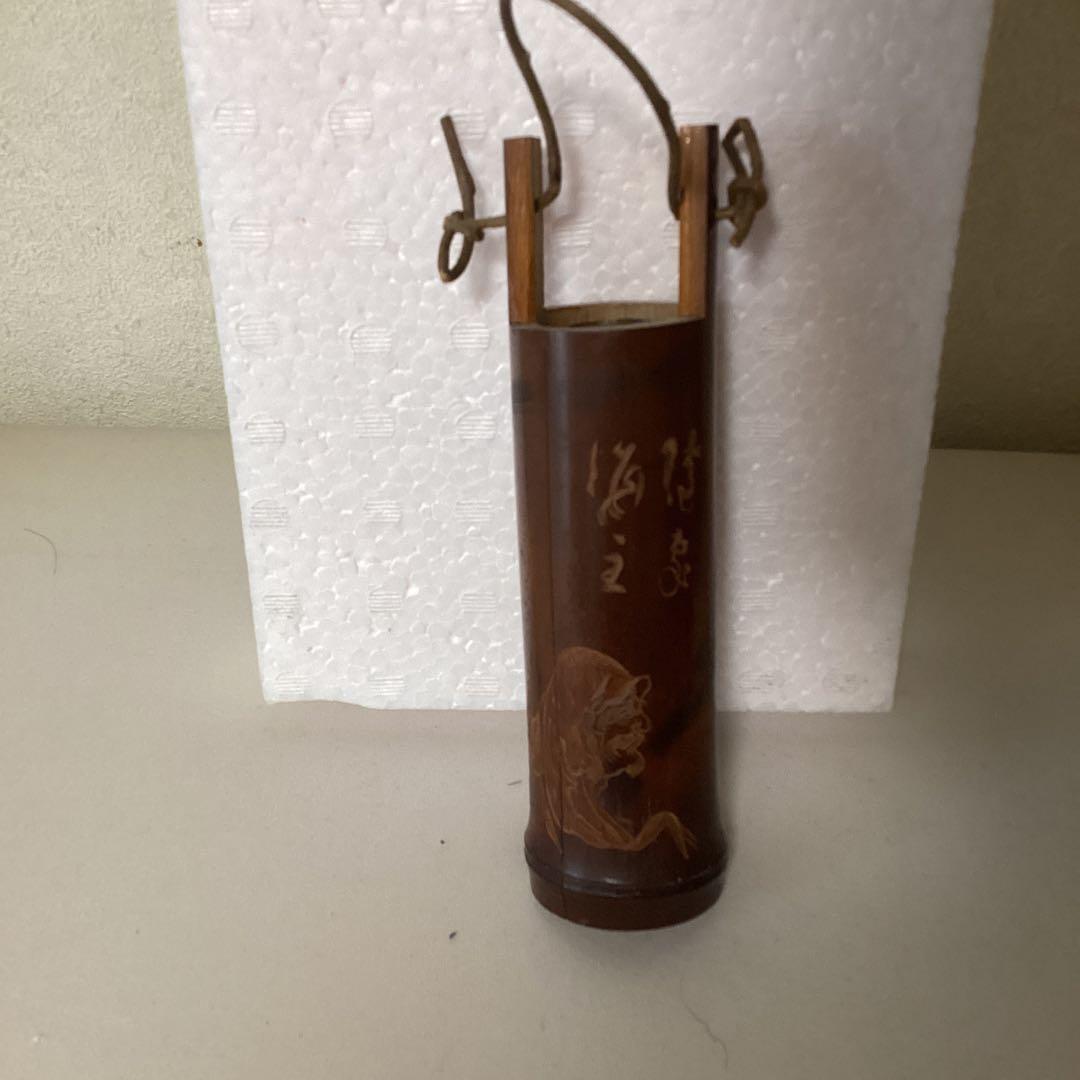 伝統竹工藝品　　讃岐竹一刀【西村秋峯彫　竹花瓶】現代名工に登録【秋峯刀】