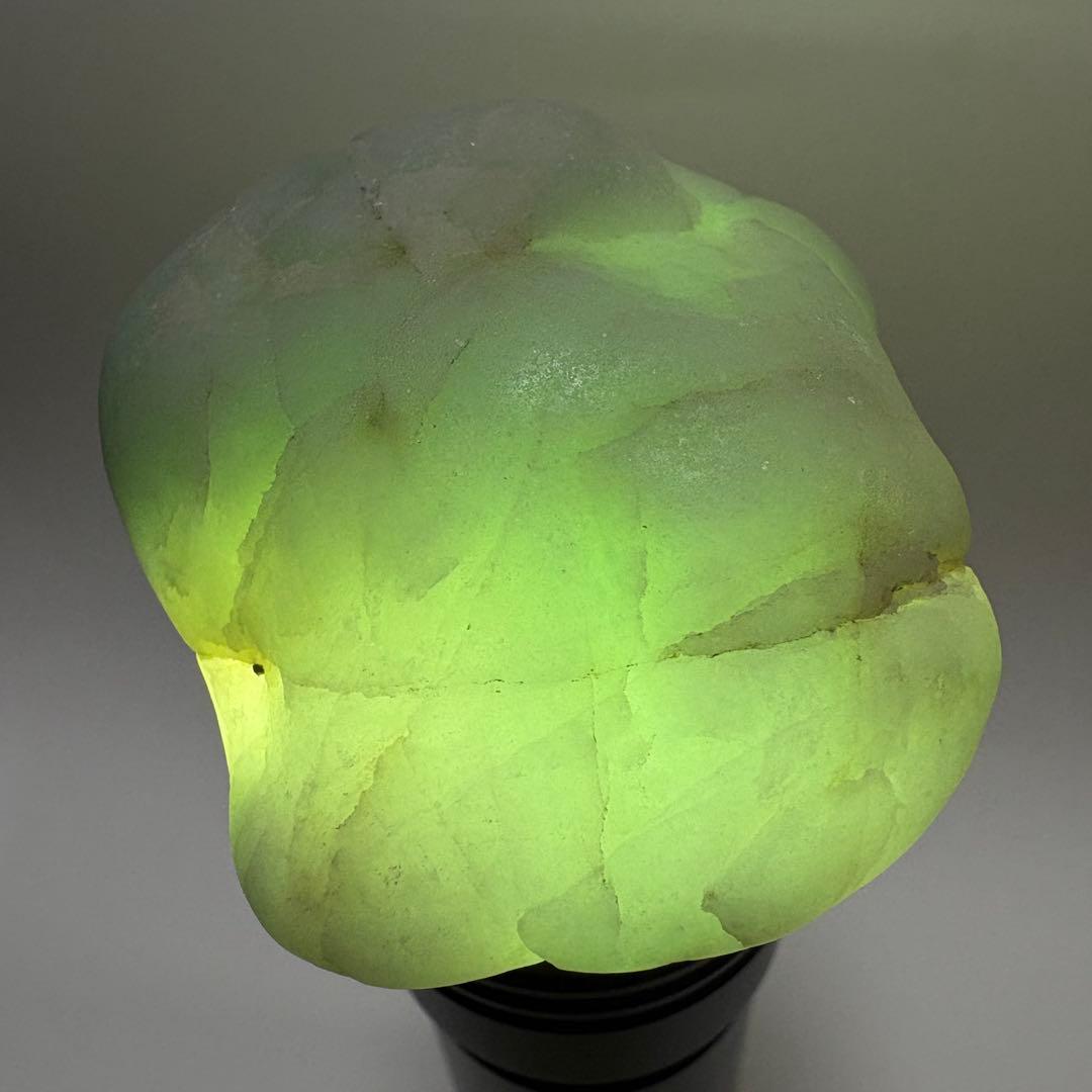 糸魚川　翡翠　ヒスイ　ひすい　海石　約68g