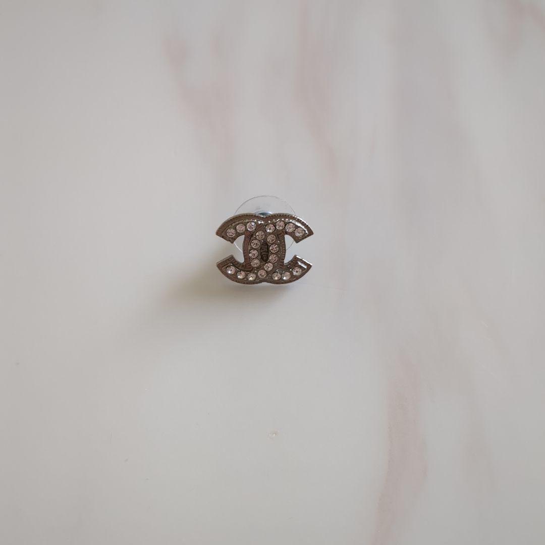 Chanel ロゴピアス 片耳用 ストーン付き　ヴィンテージ