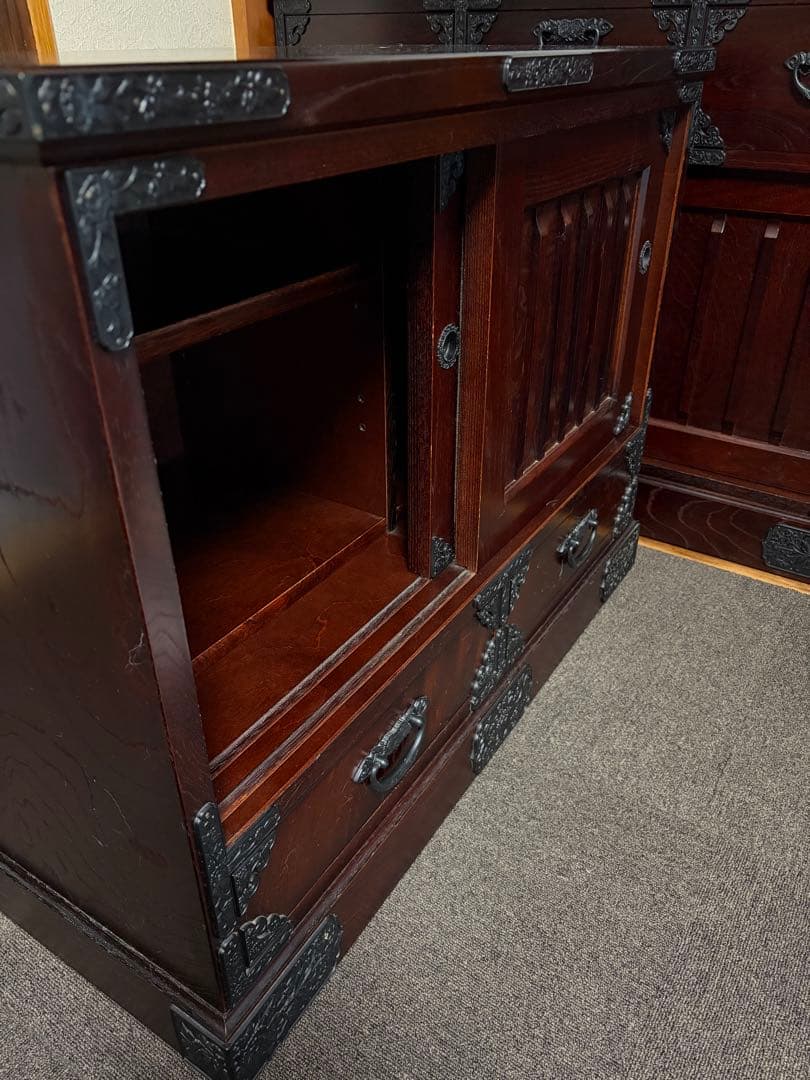 水屋箪笥 和箪笥 岩谷堂箪笥 桐箪笥 棚 引き戸 引き出し 日本製 国産家具