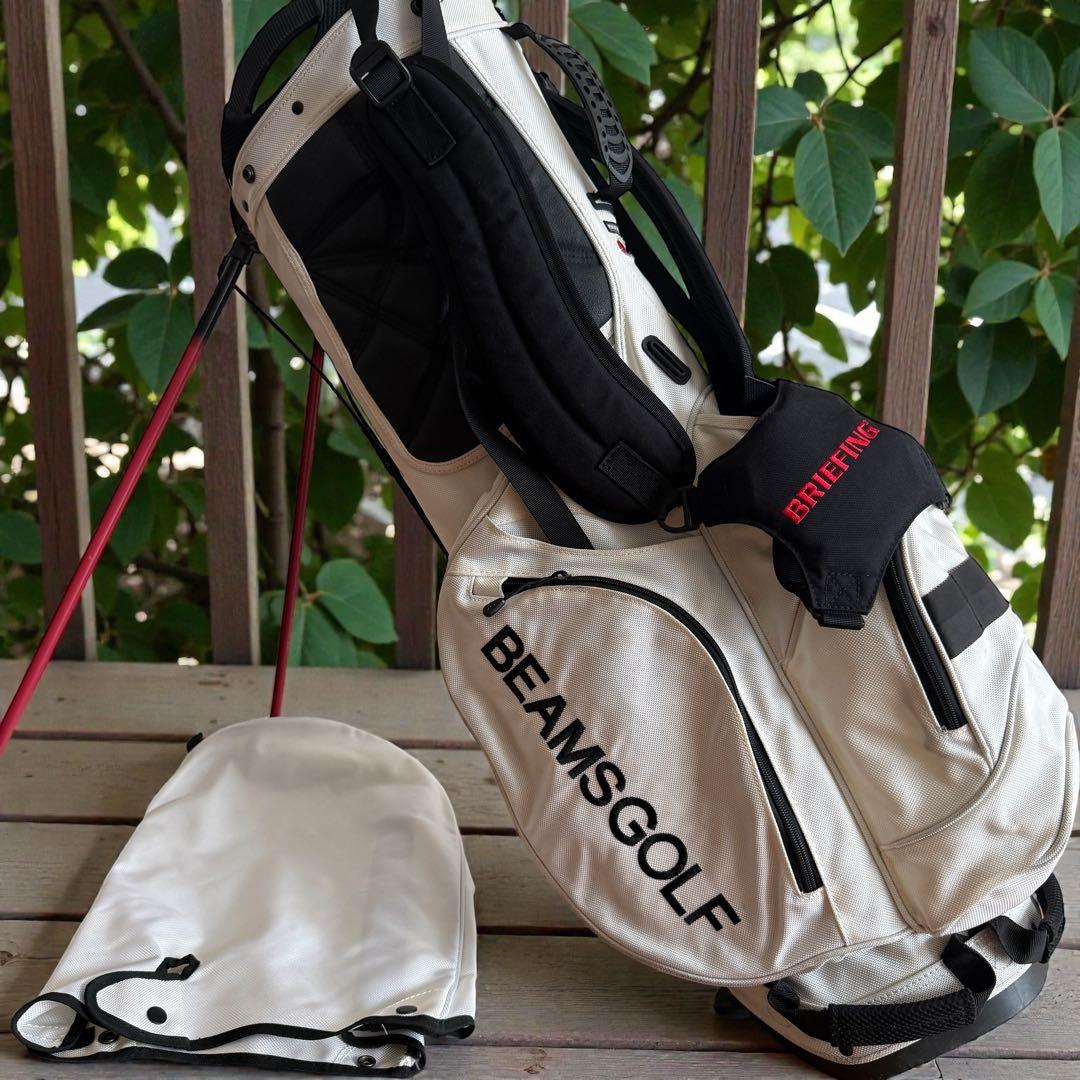 ビームスコラボ　ブリーフィング　キャディバッグ　軽量　白　黒　スタンド式　ゴルフ