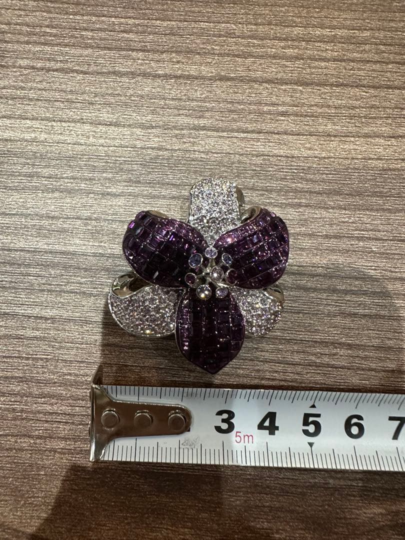 【美品】Swarovski 花形ブローチ 紫金