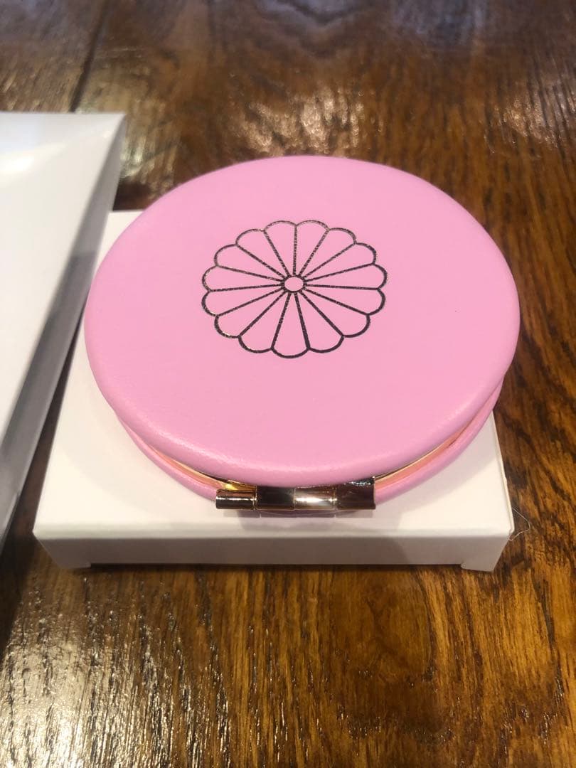 皇居限定ハローキティ キティちゃん　タオルハンカチ＆皇居ミラーセット 完売品