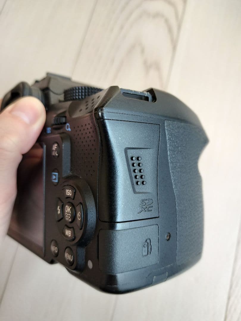 と*ろ様 PENTAX K-30 デジタル一眼レフカメラ 本体のみ(バッテリー付