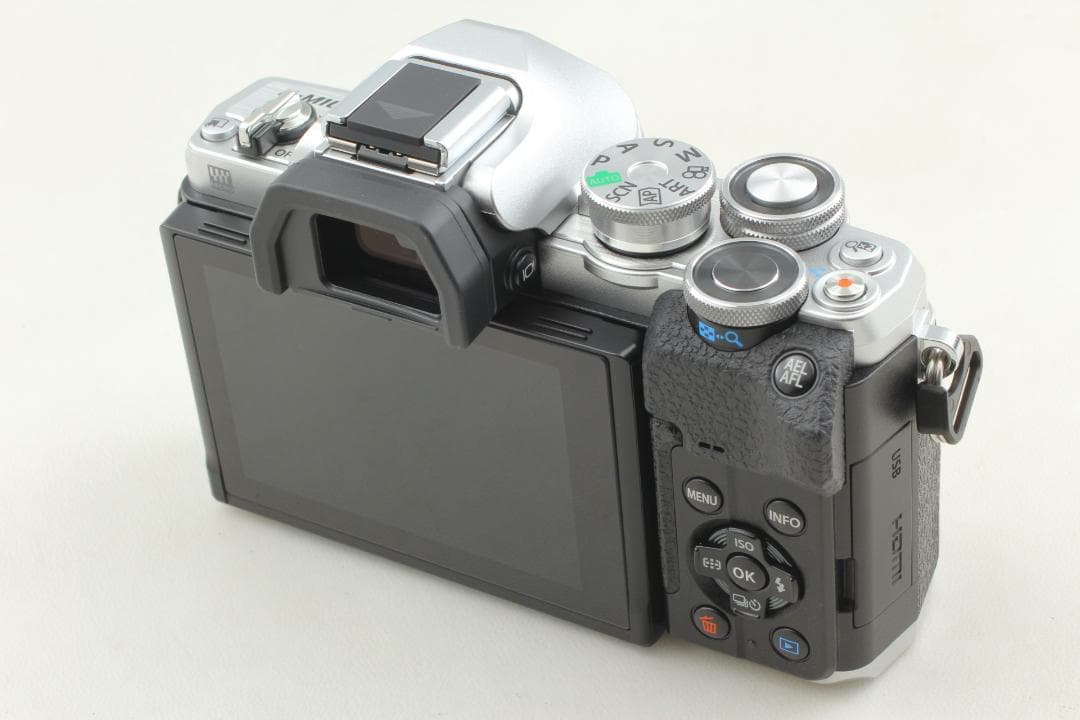 Olympus OM-D E-M10 Mark IV カメラ 本体のみ