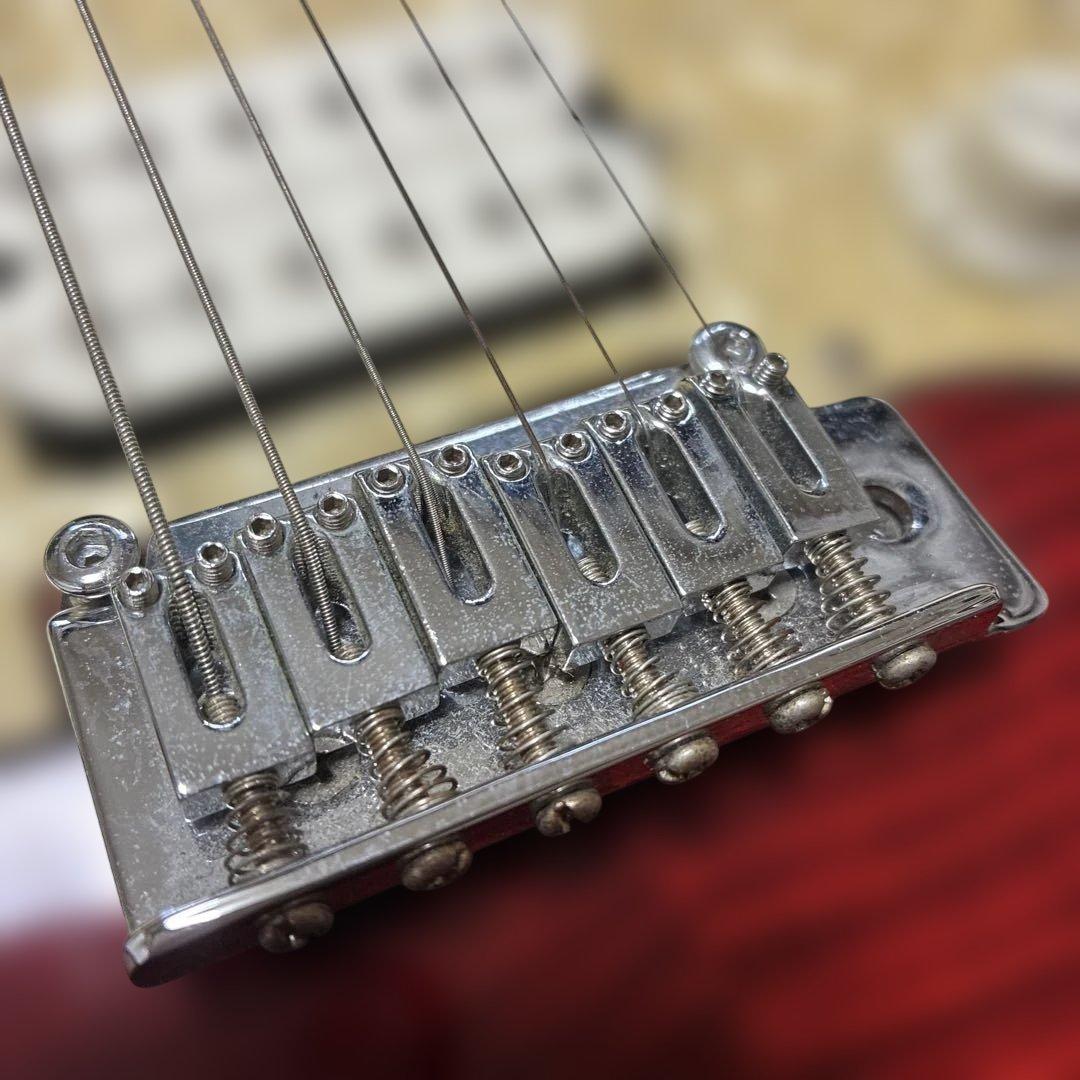 《メイビス》エレキギター　ピック入り付き　動作確認済み