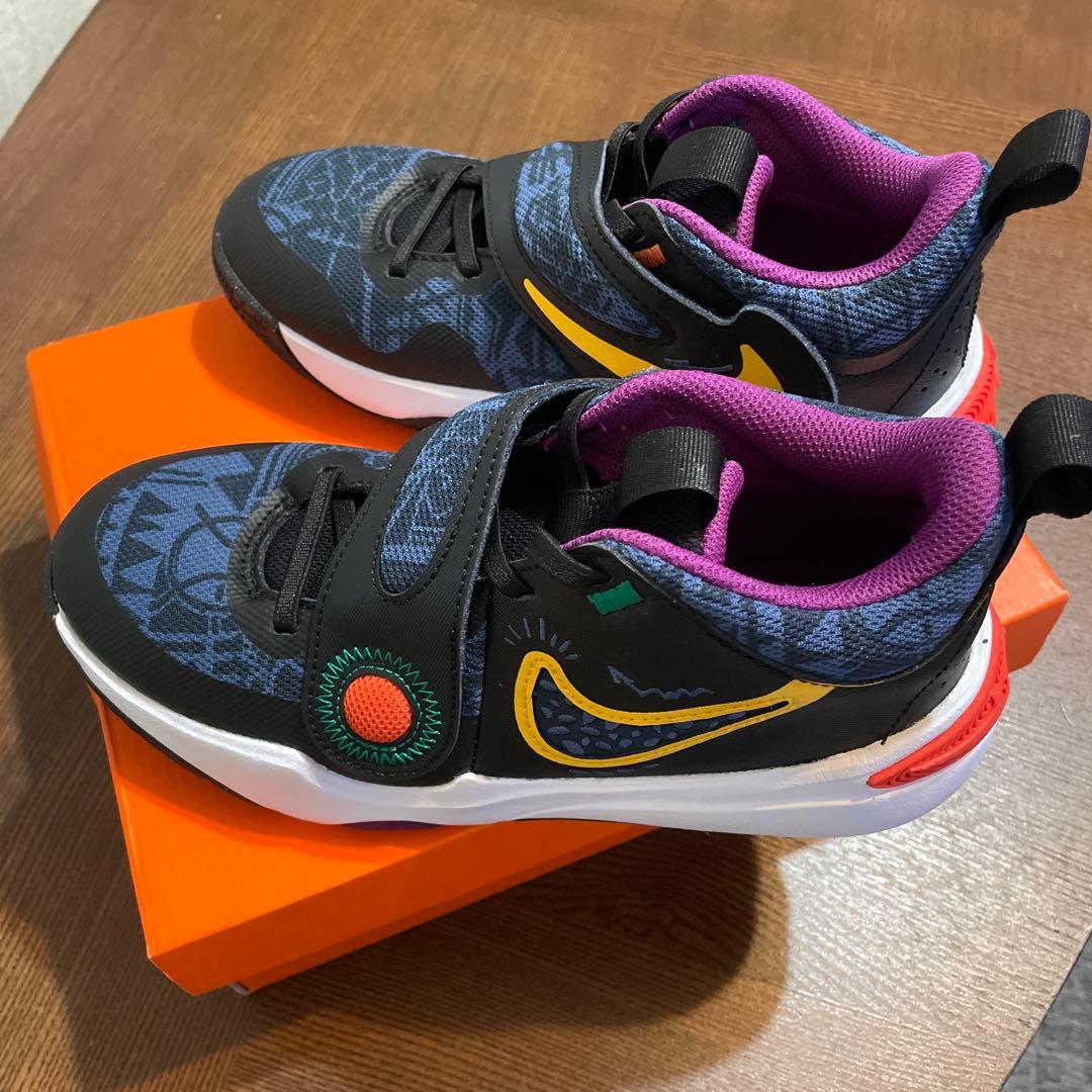 値下げ！ナイキ　NIKE Team hustle D11 23.5cm