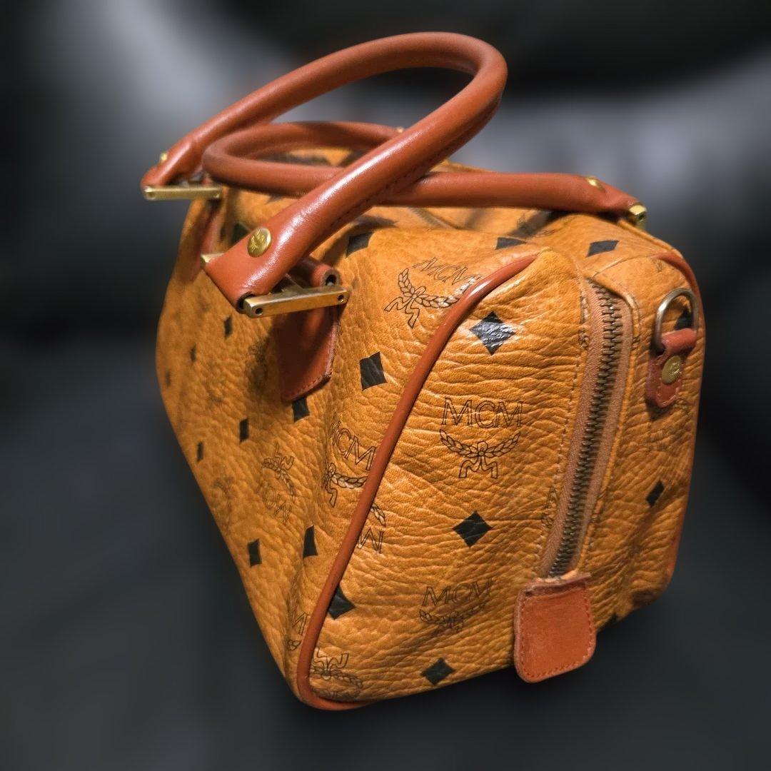 MCMロゴ入りブラウンレザー　ボストンバッグ　ハンドバッグ