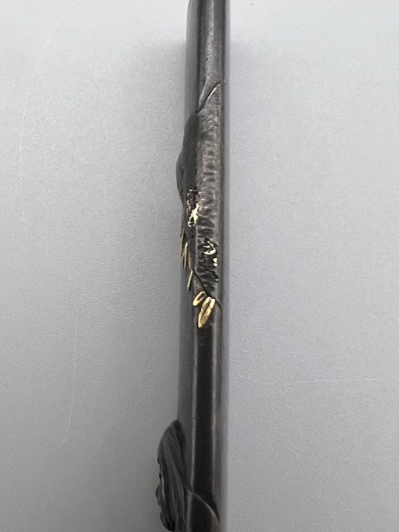 刀装具 劉海戲金蟾図小柄 勝寿在銘 四分一地 鋤出高彫 金銀象嵌色絵 化粧箱