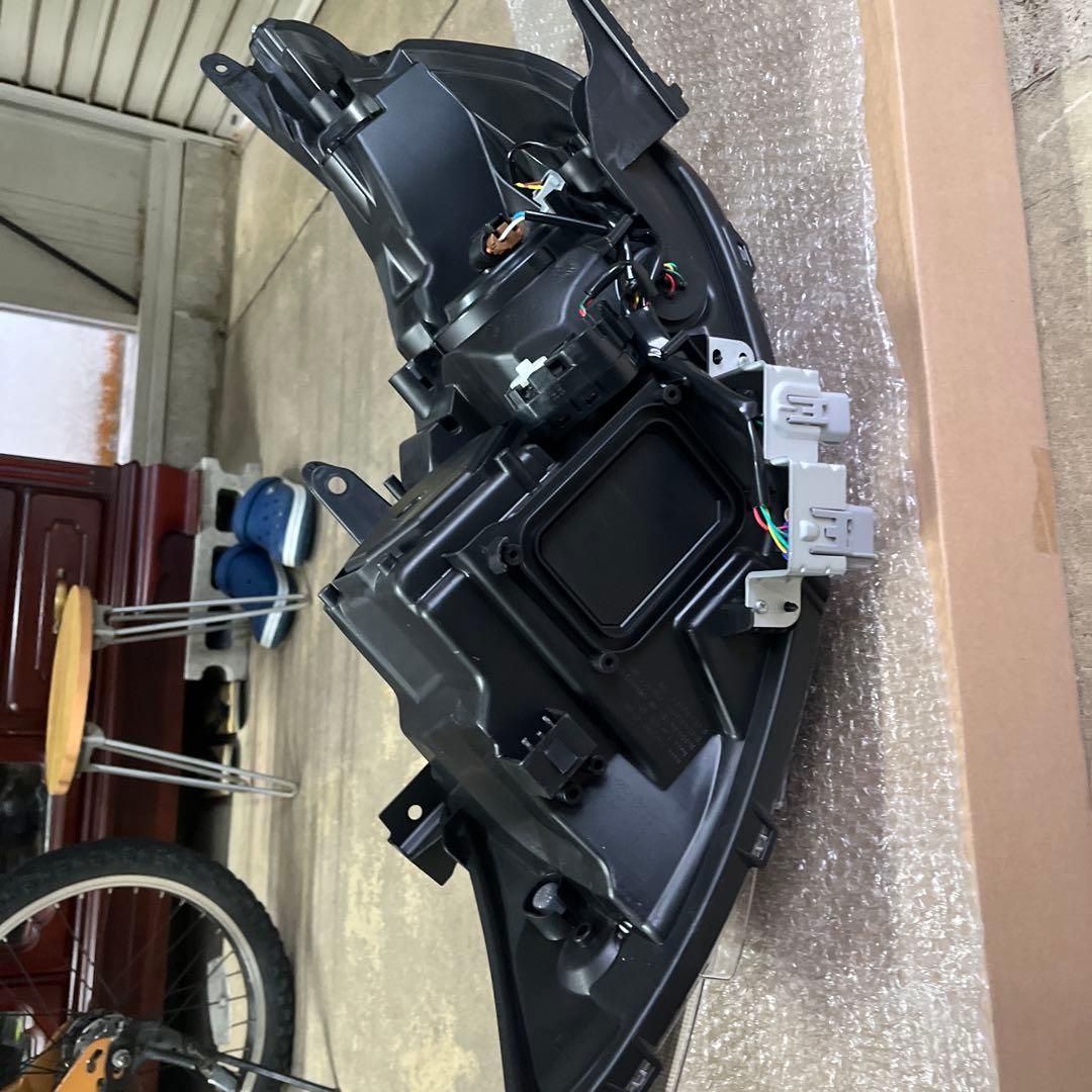 80 ヴォクシー 前期 ZWR ZRR80G 右 ヘッドライト