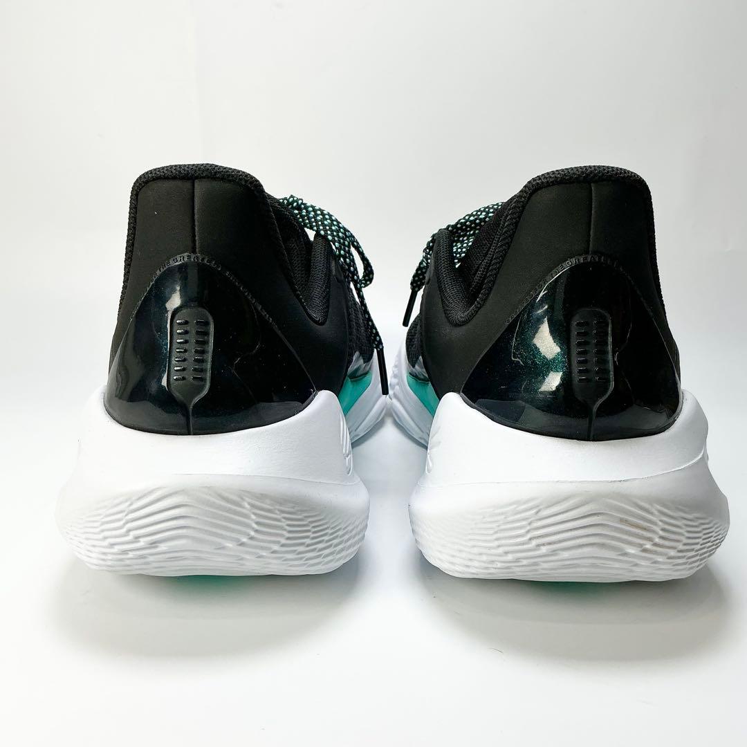 UNDER ARMOUR　バスケットボールシューズ　カリーフロー11　バッシュ