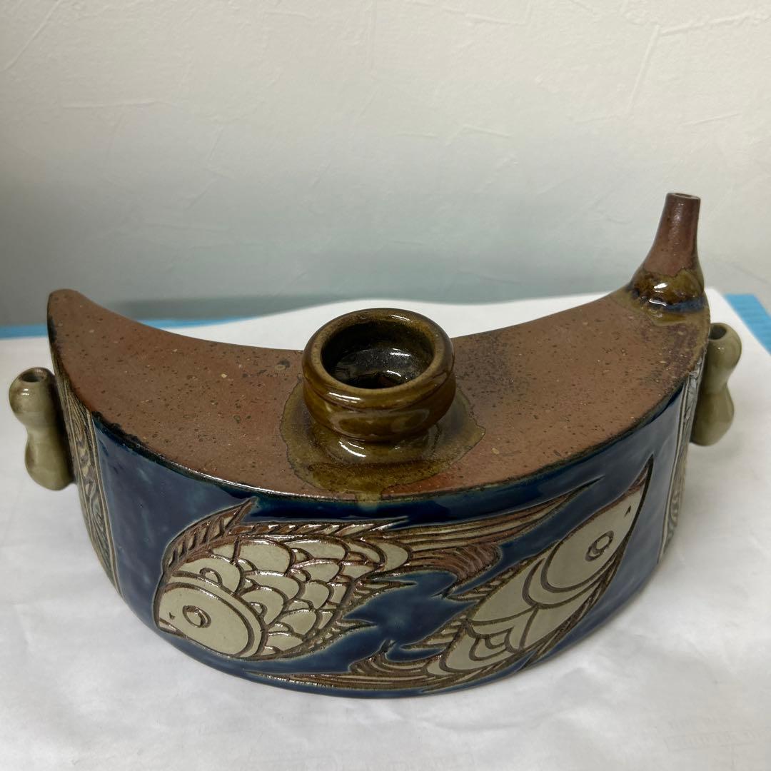 魚模様の半月型陶器器