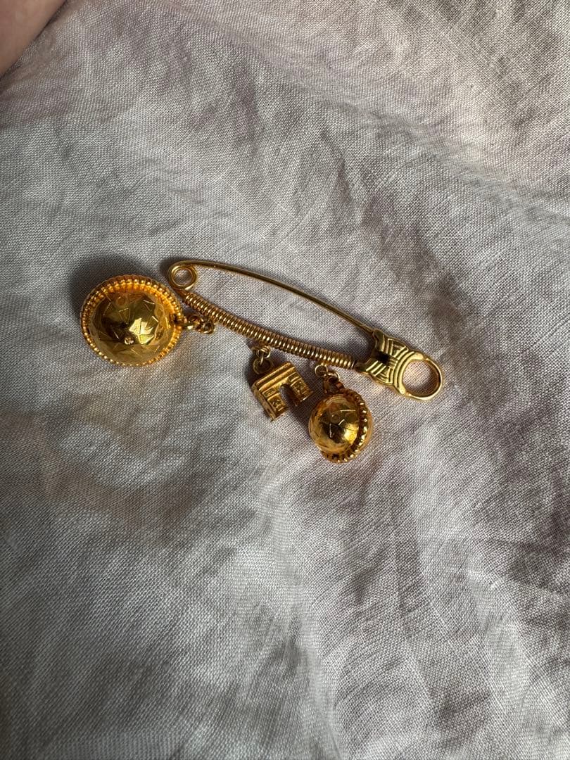 美品　セリーヌ 凱旋門 スターボール ヴィンテージ　ブローチ